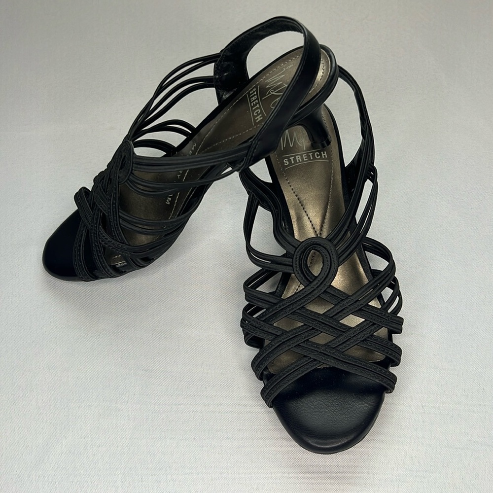 Impo Kitten heel black strappy sandals stretch 6.5 M memory summer
